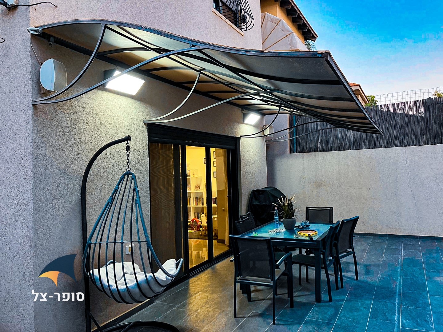 סוכך קבוע גלי בית פרטי